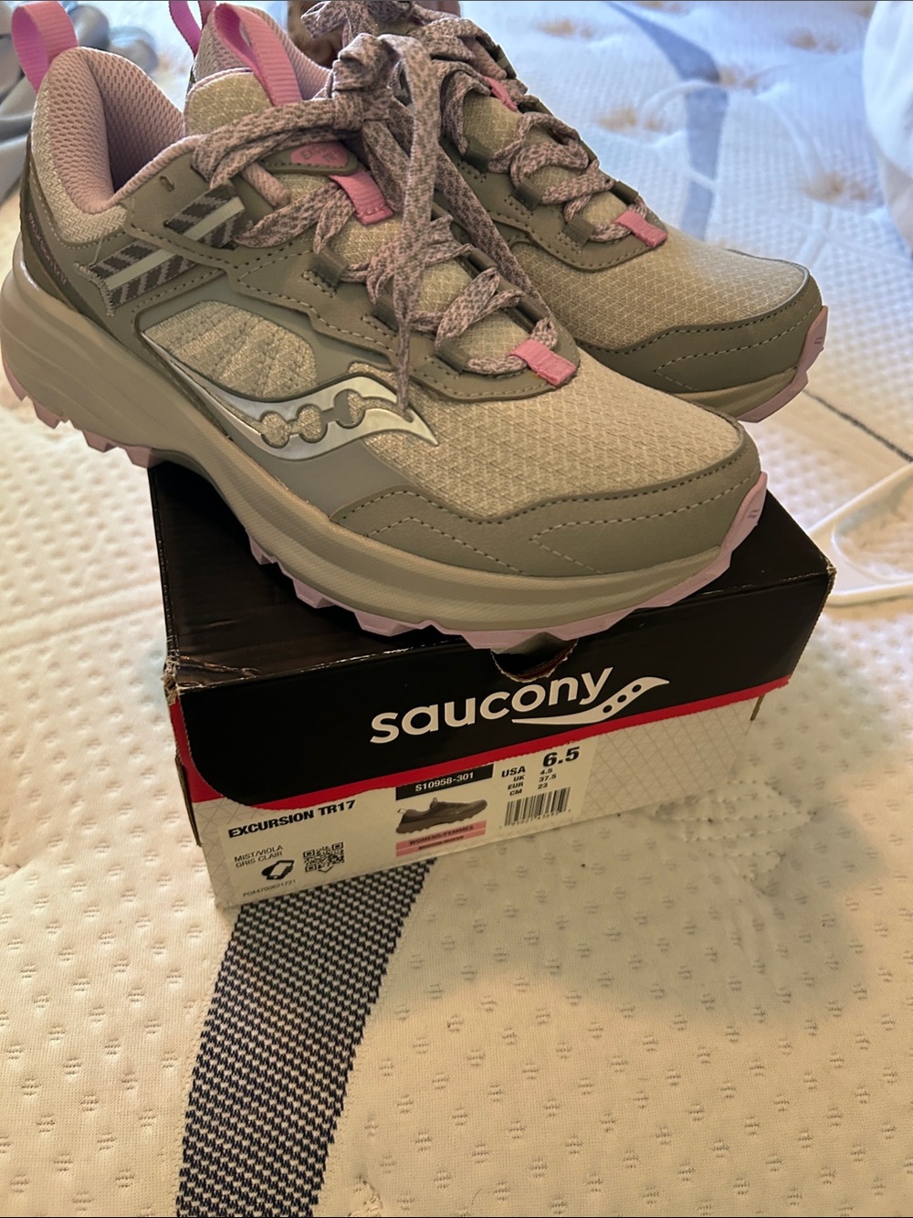 Saucony Women’s Excursion TR17 Trail Shoes - Gray and Pink